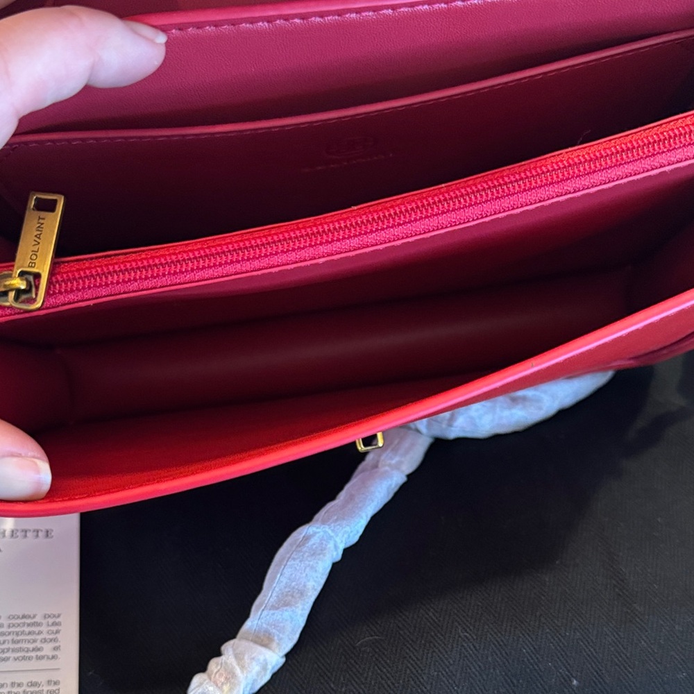 Red Leather Women's Bolvaint crossbody Bag NEW WITH TAGS - Picture 4 of 11